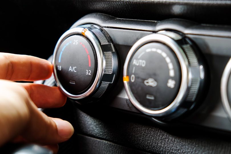 Éliminer l'humidité présente dans votre voiture de manière professionnelle