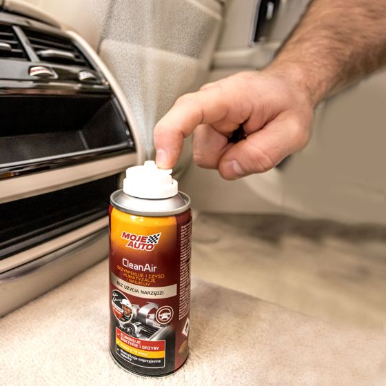 Hoe schimmel en schimmelgeur uit uw auto verwijderen ?
