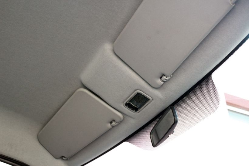 Особенности перетяжки потолка в автомобиле