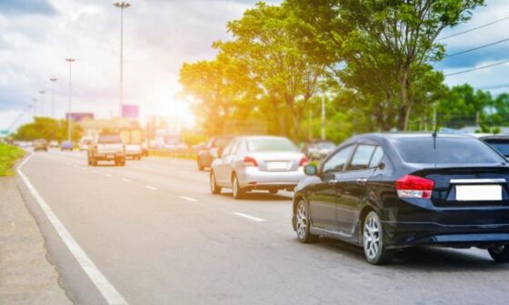 System ostrzegania przed kolizją - auta na ulicy