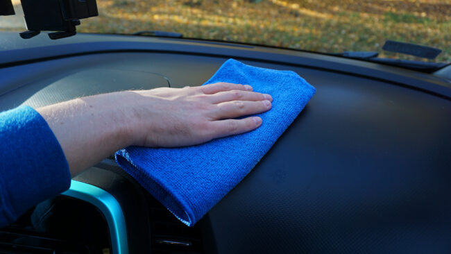 Nettoyage complet de l'intérieur de la voiture: Un habitacle frais – Une  conduite agréable!