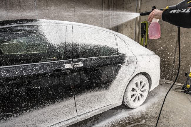 Comment bien nettoyer sa voiture avec un nettoyeur haute pression